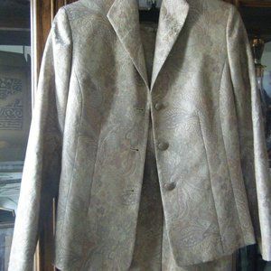 Women LE Suit  two piece suit size : Top 8 skirt 6